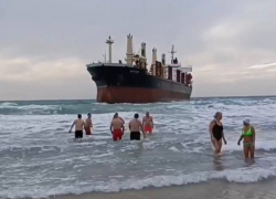 Анапские моржи устроили заплыв к «Голубой акуле»