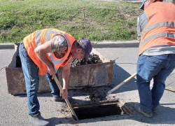В центре Анапы чистят ливнёвки