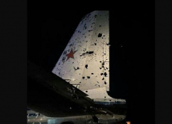 В Сети появилось фото подбитого над Азовским морем военного самолета после аварийной посадки в Анапе