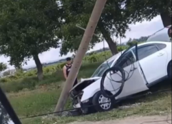На Супсехском шоссе в Анапе водитель иномарки врезался в столб