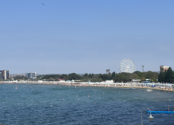 «Вода, песок, а больше ничего и не нужно: пляжи Анапы продолжают радовать гостей курорта