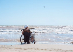 Пляжи для людей с ограниченными возможностями – доступная среда в Анапе