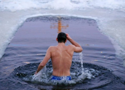 Врач рассказала, кому из анапчан запрещено окунаться в купель на Крещение 