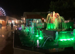 Город засыпает, просыпается набережная: как живет Анапа в первый месяц лета