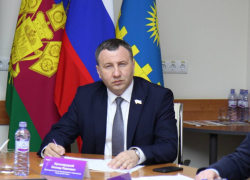 Уличное освещение и сломанные лавочки: на что жалуются анапчане