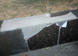 Ремонт по-анапски: стелу «Город воинской славы» «закатали» в пленку