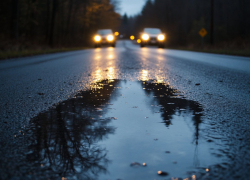 «Лужи по колено и разбитые дороги»: жители Супсеха бьют тревогу из-за проблем с газопроводом, светом и тротуарами