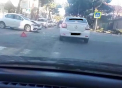 Под Анапой "Лада" пополам, а в центре города столкнулись сразу три машины