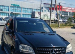 Водитель Mercedes пересёк две сплошные и был найден полицией Анапы