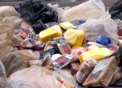 Анапчане возмущены: просрочку работники магазинов берут себе, а не отдают им