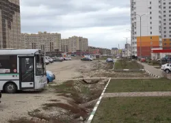 Грязь, непроходимый тротуар и одна остановка: как живёт ЖК «Горгиппия Морская» в Анапе