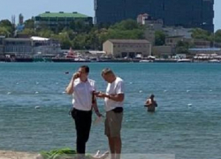 Подробности трагедии на пляже: женщине стало плохо на берегу