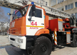 В Анапской подожгли пункт полиции, а в Анапе 15 человек приехали на ложный вызов