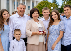 В Анапе многодетные семьи могут получить медаль «Крепкая семья»