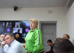 Протекающая канализация и разрытая дорога: у анапчан есть жалобы