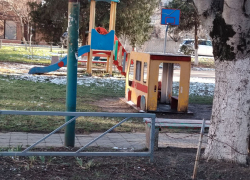 Район старого города в Анапе пришел в упадок: жители просят вернуть детям игровые площадки