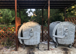 Новые металлические евро-контейнеры не улучшили ситуацию с мусором в Анапе