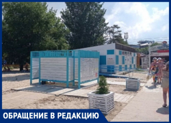 На пляже под Анапой людей вынуждают пользоваться платными душем и туалетом