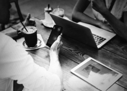 Какую работу можно найти сейчас в Анапе на рынке труда и сколько платят