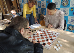 Особенные дети и взрослые в Анапе участвовали в соревнованиях по шашкам