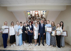 В Анапе наградили молодёжных активистов в преддверии Дня молодёжи