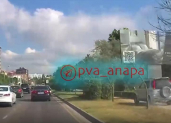 Ехавшего по тротуару водителя нашли и привлекли к ответственности в Анапе