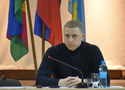 Вице-мэр Анапы Артем Моисеев поздравил представительниц прекрасного пола 