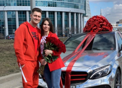 Анапская учительница выиграла "Мерседес" знаменитого блогера