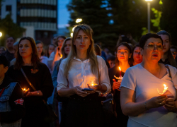 Сотни анапчан прошли по улицам города к Вечному огню