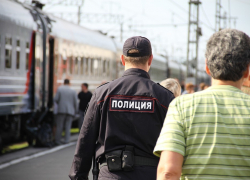 Омич устроил пьяный дебош в поезде Красноярск-Анапа и оскорбил полицейского
