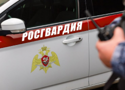 Пьяный мужчина сломал дверь салона сотовой связи на Южном рынке в Анапе