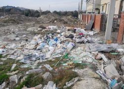 Вместо детского сада: в Анапе в районе Ореховой рощи образовалась свалка