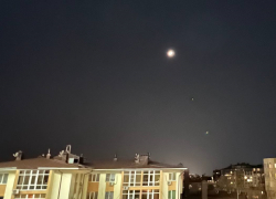 Космическое трио: редкое явление наблюдали в Анапе