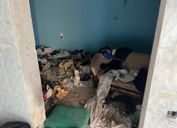 «А воз и ныне там»: бомжи на Промышленной так и не покинули свое место жительства