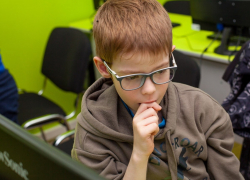 Надо ли отучать ребенка от гаджетов?