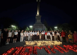 22 июня — День памяти и скорби. В канун траурной даты Анапа зажгла свечи у стелы «Город воинской славы»