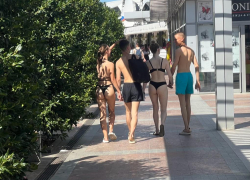 В меру упитанный и в трусах: составлен «фоторобот» типичного туриста в Анапе