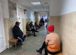 Мать младенца пожаловалась на огромные очереди в отделении педиатрии в станице Анапской