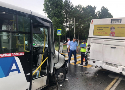В Анапе на Пионерском проспекте в ДТП с автобусом пострадали 4 взрослых и 2 ребенка