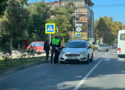 На перекрёстке в Анапе таксист сбил человека