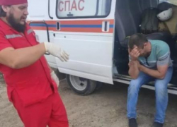 В Анапе один мужчина сорвался с обрыва, а другого снимали с крыши магазина
