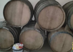 В Анапе изъяли около 6 тонн незаконного алкоголя – на винодельне и в торговых точках