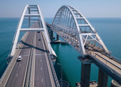Сегодня с 13 до 18 часов будет остановлено движение транспорта по Керченскому мосту близ Анапы