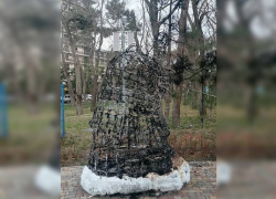 В сквере Гудовича в Анапе сгорела фигура кота, а на Спортивной плохо восстановили дорогу