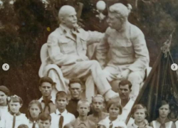 Где в Анапе располагались памятники Сталину