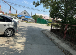 В Витязево у пятиэтажки на улице Горького отремонтировали дорогу