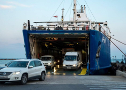 Паромная переправа в Крым работает стабильно
