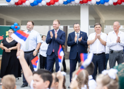 Василий Швец поздравил с Днём знаний учеников школы № 11