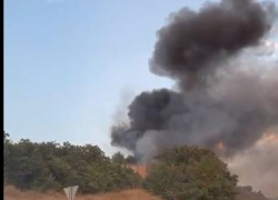 Пожар разгорелся на производственной базе рядом с Сукко под Анапой