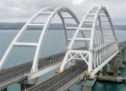На Крымском мосту ужесточили правила провоза топлива: только в спецканистрах и не более 200 литров